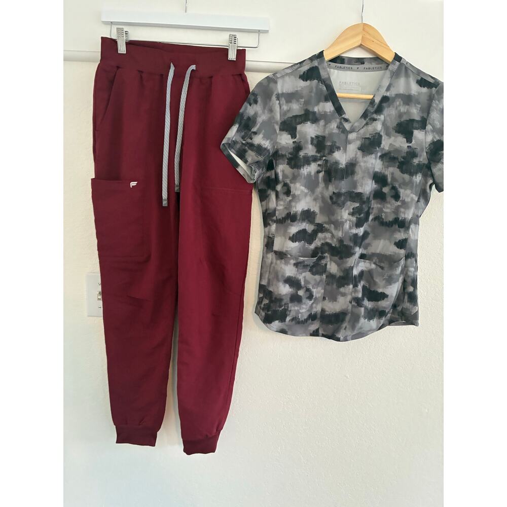 NWOT Fabletics Womens XXS Scrub Joggers Wine & XXS Scrub Top Black Gray READ